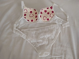 Beyaz Dantelli İçi Kalp Desenli Sütyen Takımı